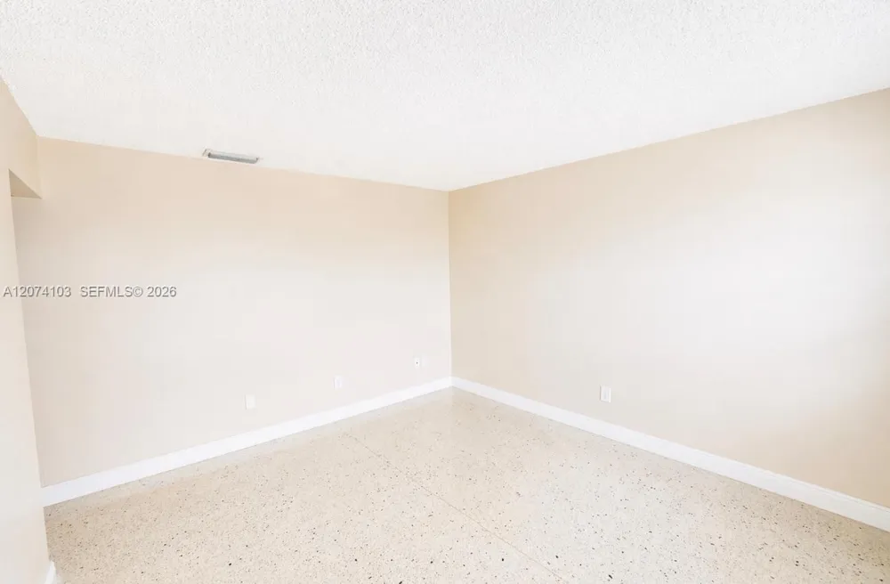 2315 W Okeechobee Rd #304 Hialeah, FL 33010