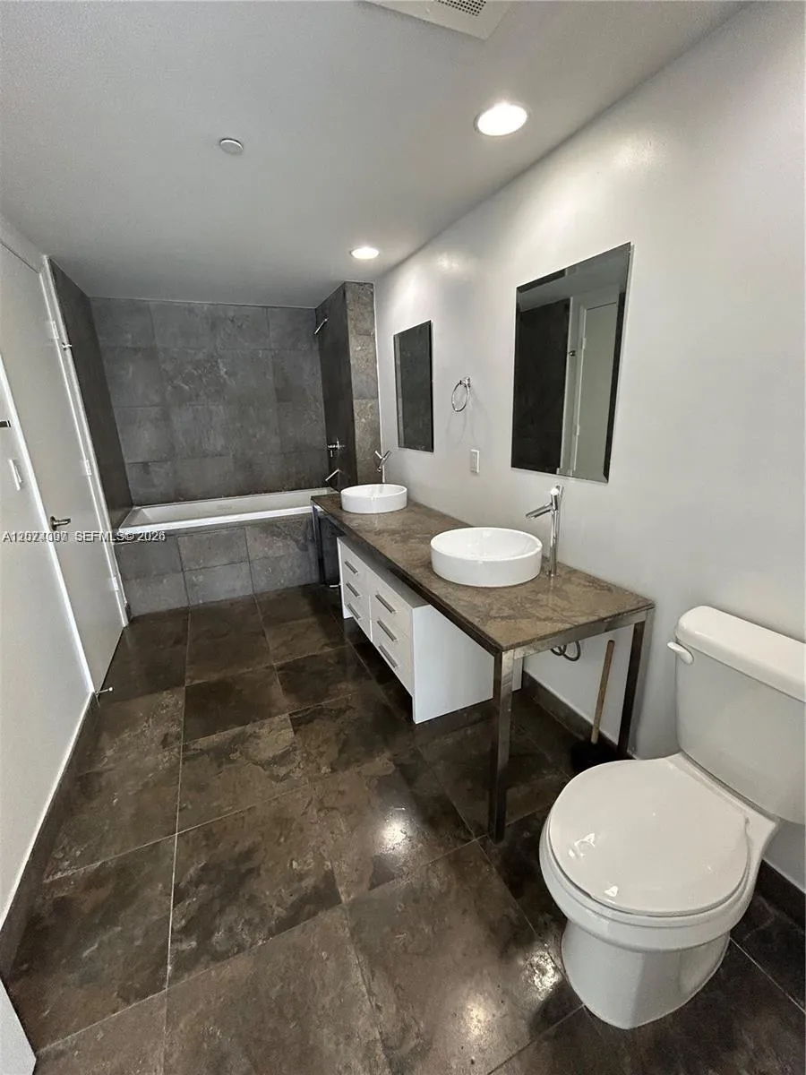 495 Brickell Ave #3609 Miami, FL 33131