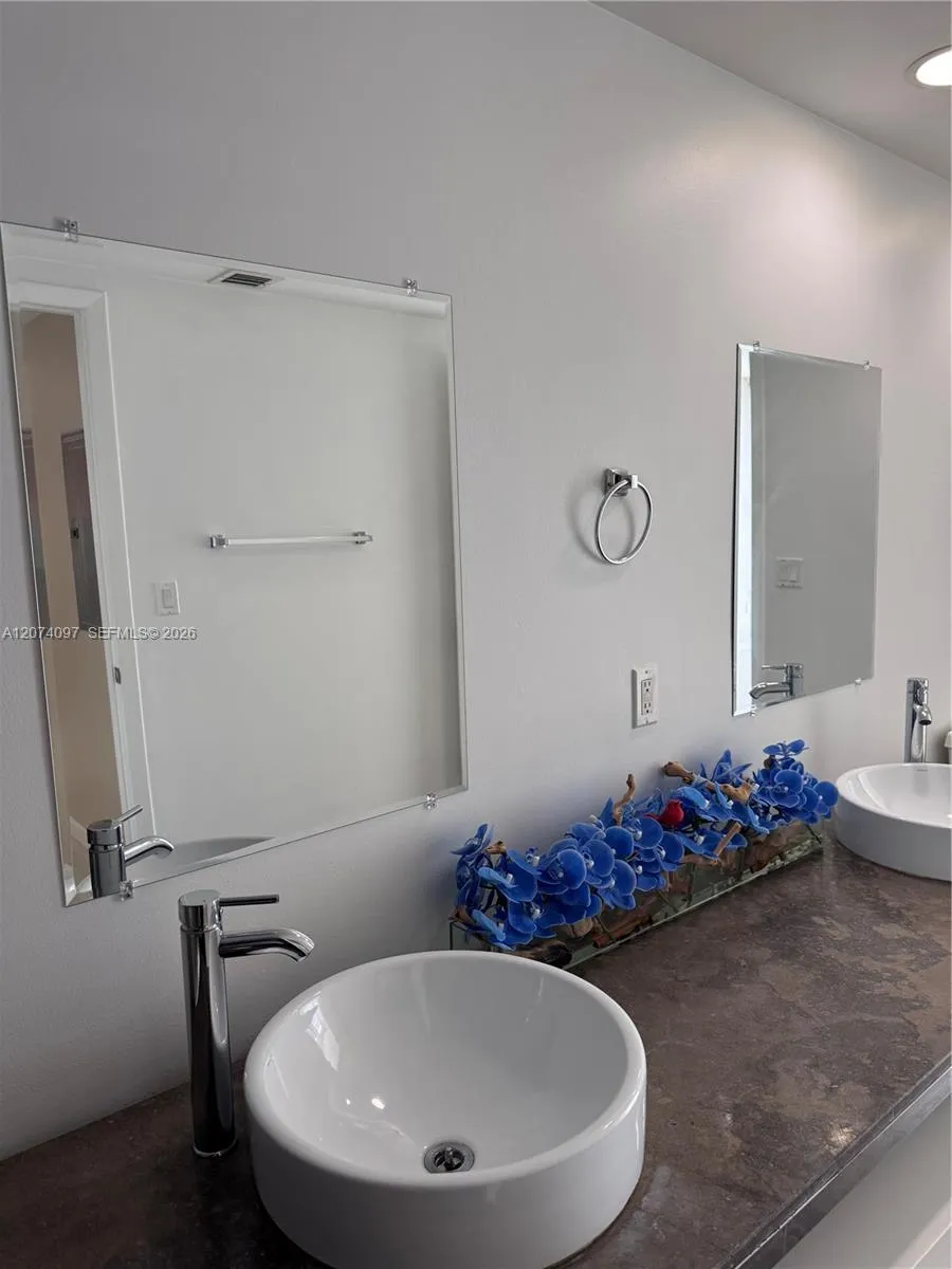 495 Brickell Ave #3609 Miami, FL 33131