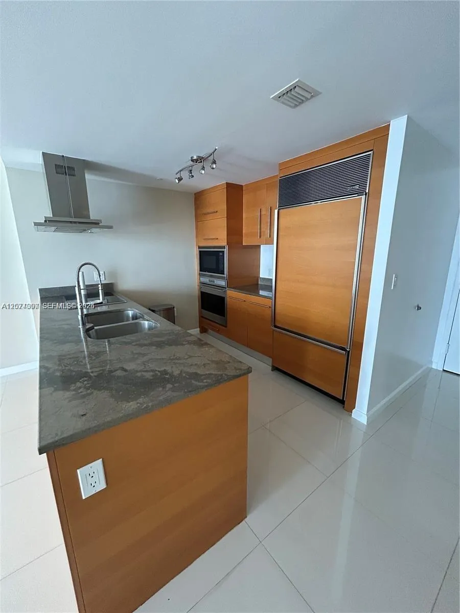 495 Brickell Ave #3609 Miami, FL 33131