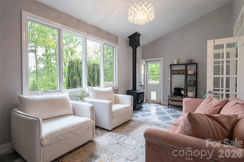 153 Mills Place Asheville, NC 28804