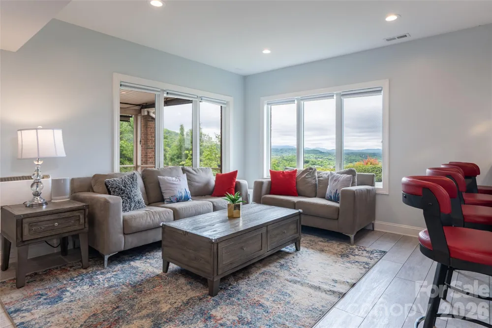 153 Mills Place Asheville, NC 28804