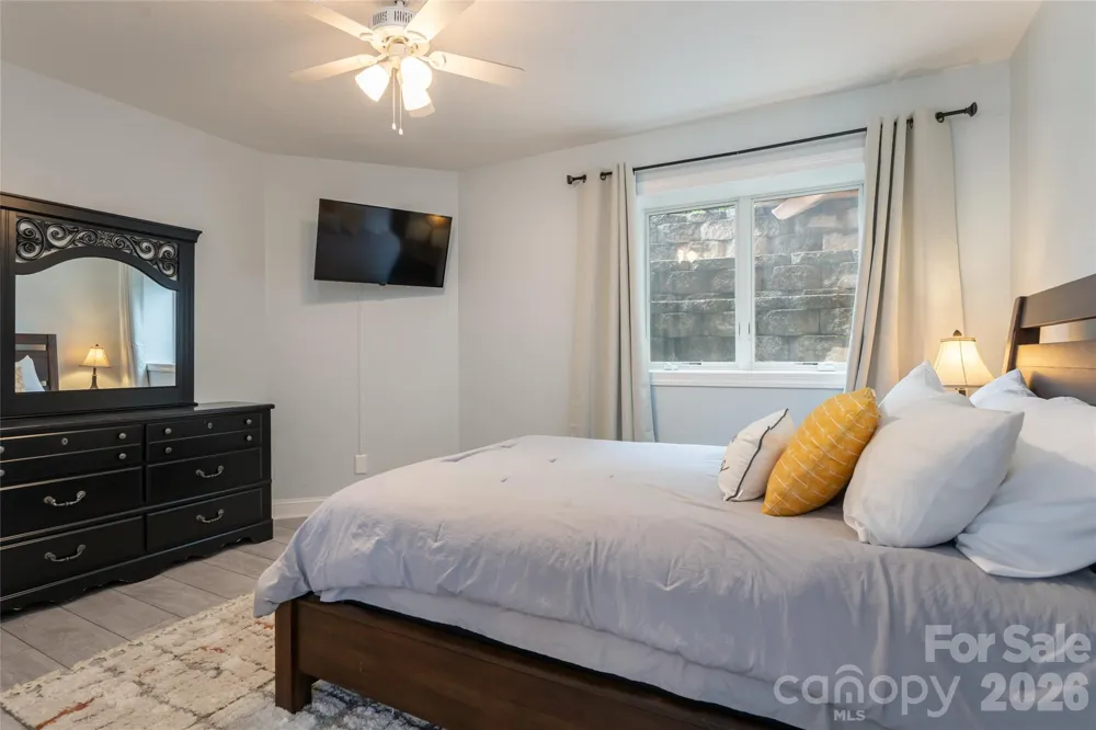 153 Mills Place Asheville, NC 28804