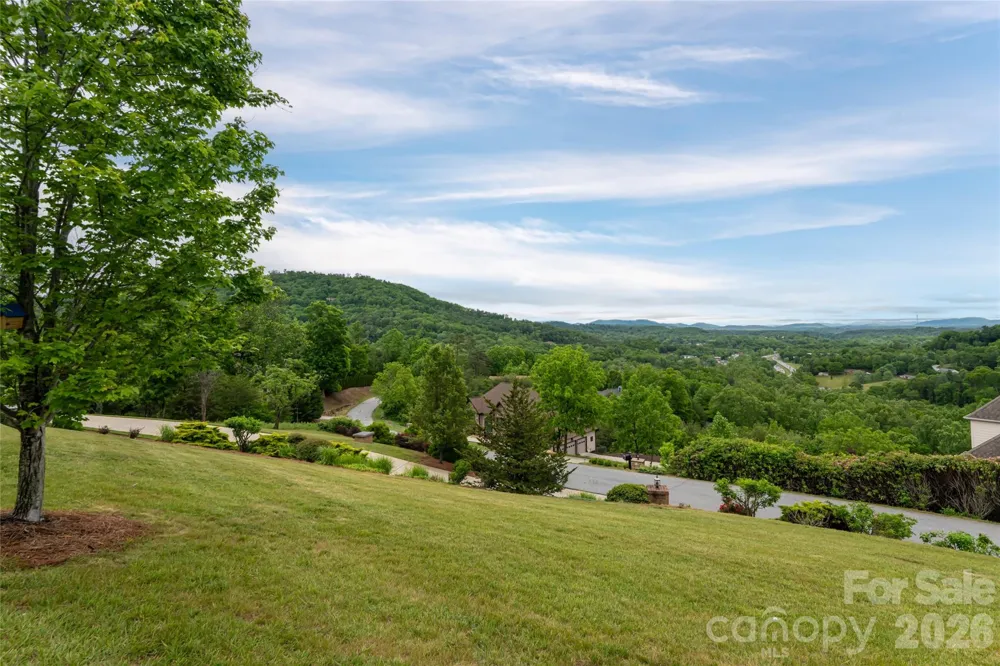 153 Mills Place Asheville, NC 28804