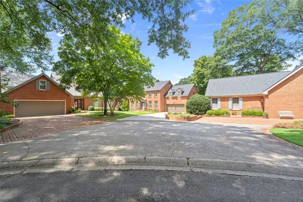255 Tenth Fairway Roswell, GA 30076