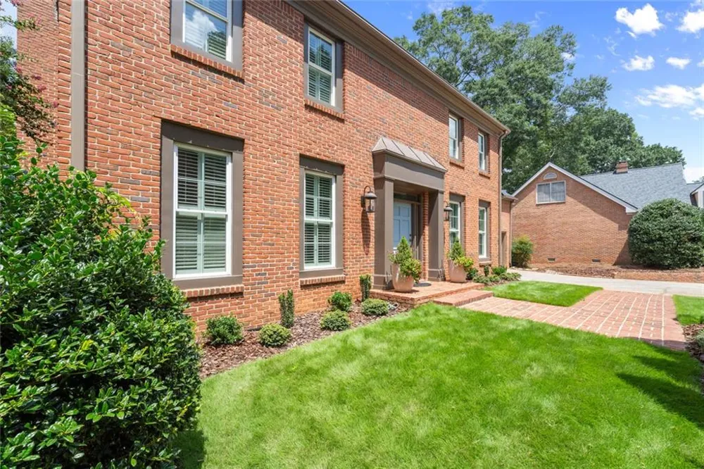 255 Tenth Fairway Roswell, GA 30076