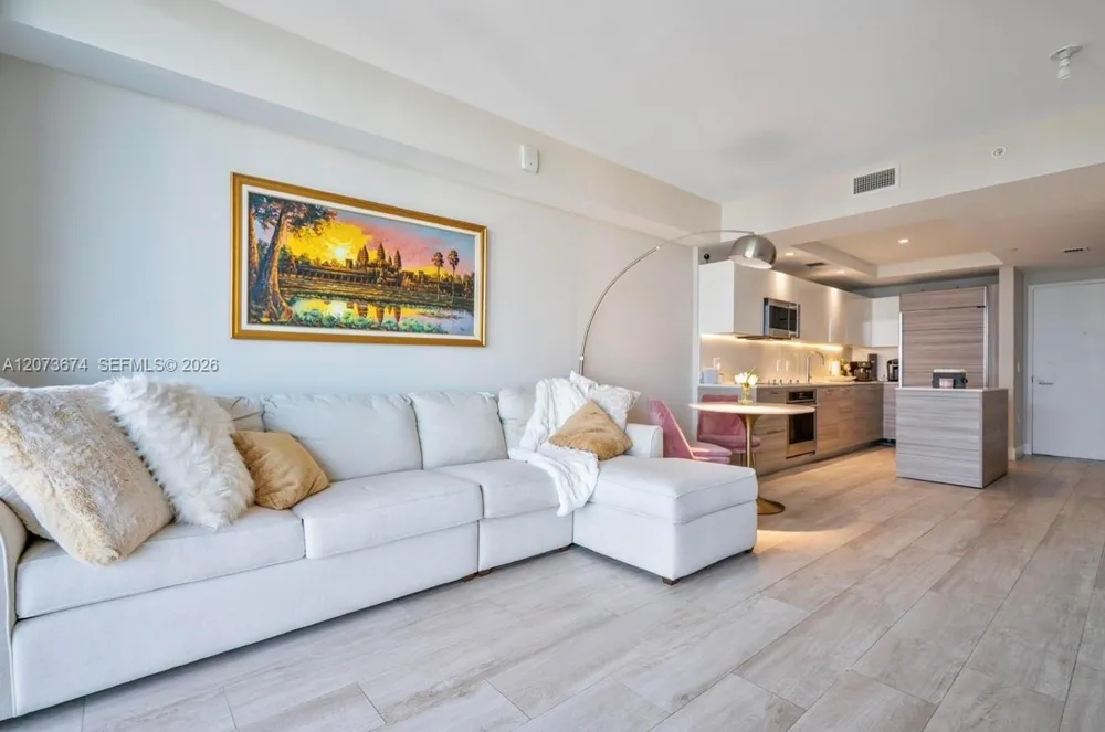121 NE 34th St #2506A Miami, FL 33137