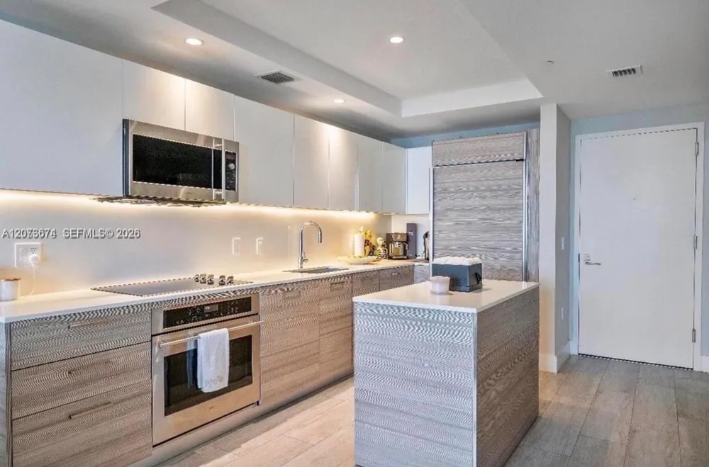 121 NE 34th St #2506A Miami, FL 33137