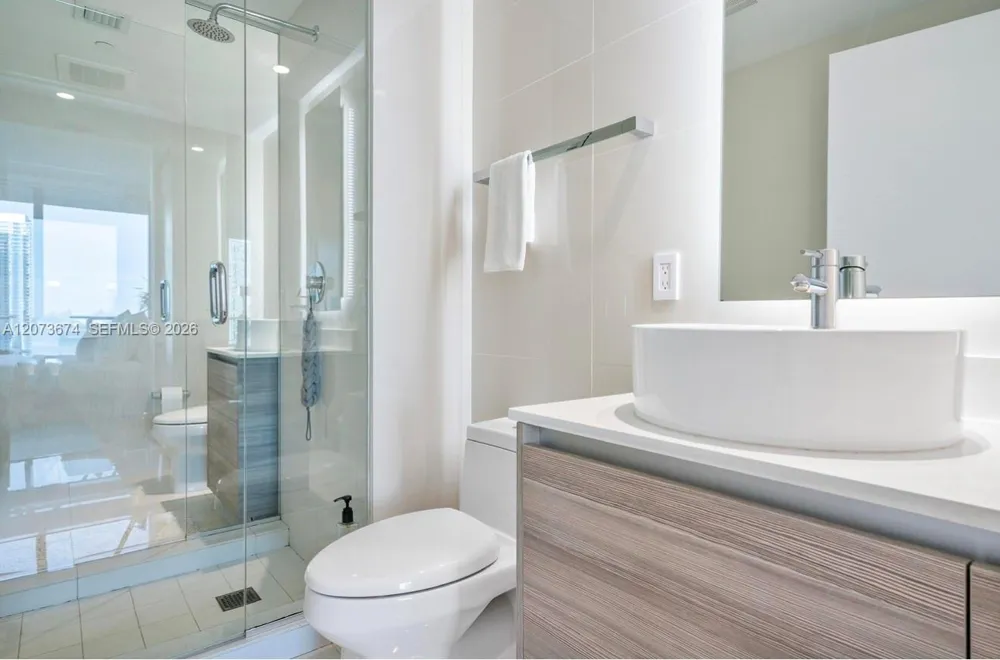 121 NE 34th St #2506A Miami, FL 33137