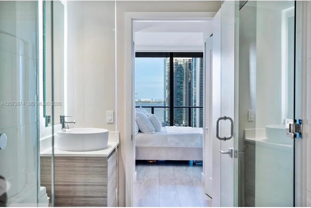 121 NE 34th St #2506A Miami, FL 33137