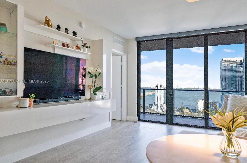 121 NE 34th St #2506A Miami, FL 33137