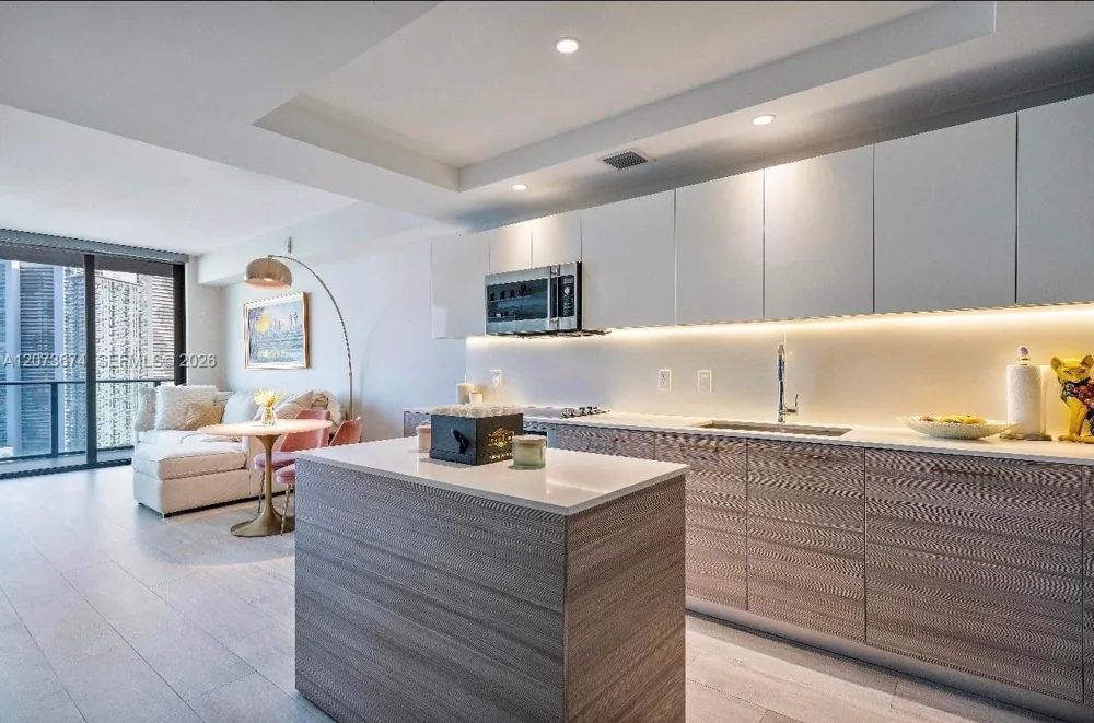121 NE 34th St #2506A Miami, FL 33137