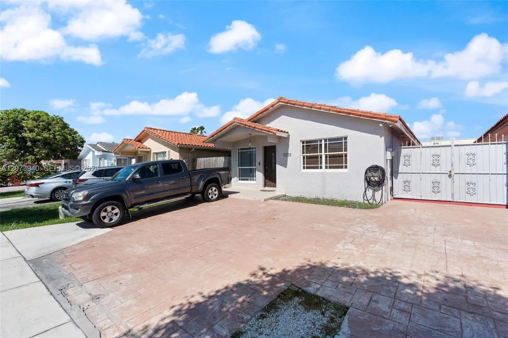 11259 NW 88th Ave #- Hialeah Gardens, FL 33018