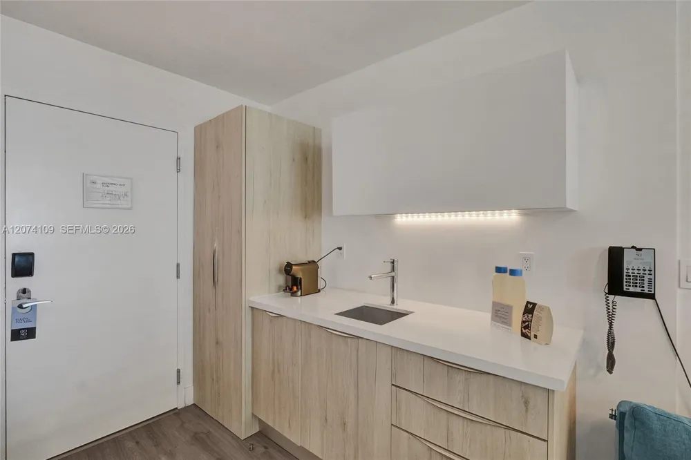6080 Collins Ave #508 Miami Beach, FL 33140