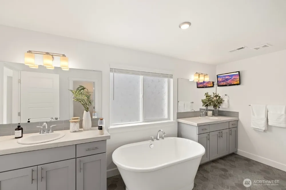 15240 SE 255th Court Covington, WA 98042