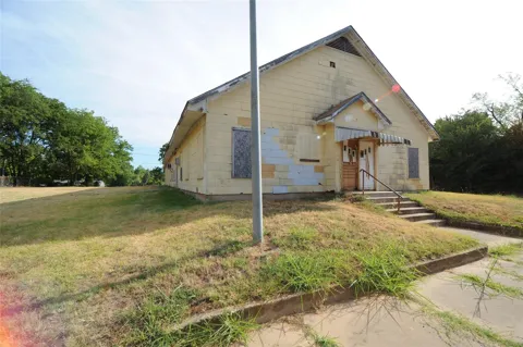 631 E Woodard Street