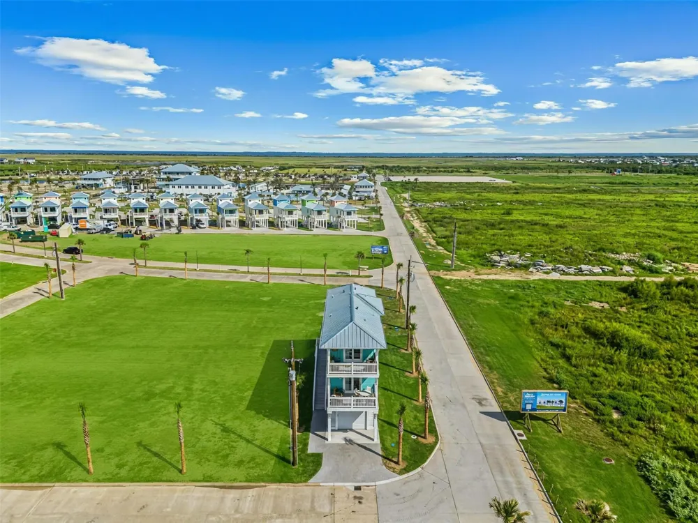 817 Flip Flop Way Crystal Beach, TX 77650