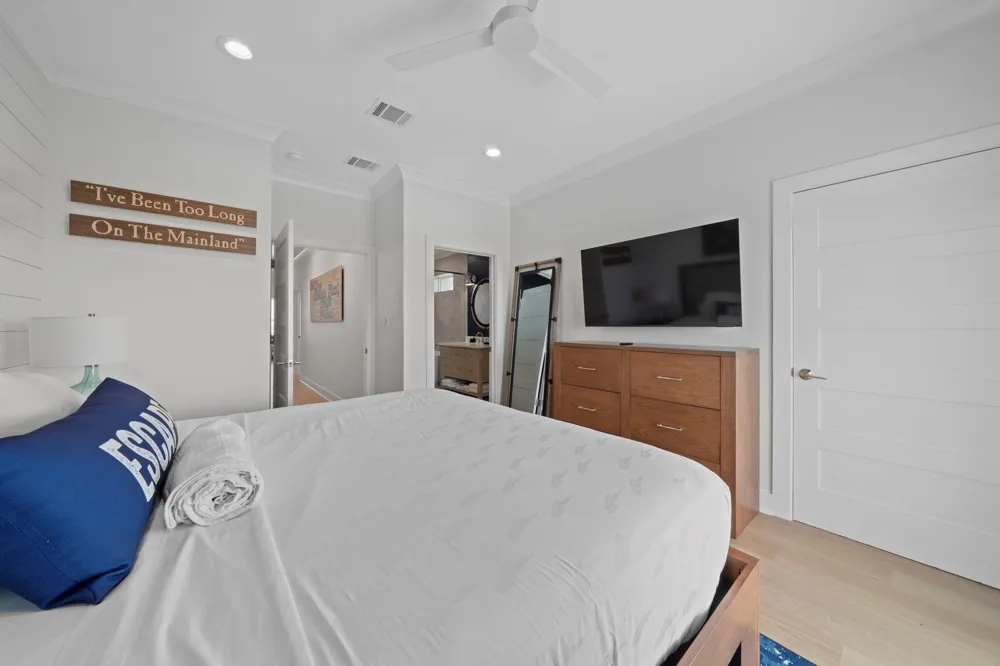805 Bikini Street Crystal Beach, TX 77650