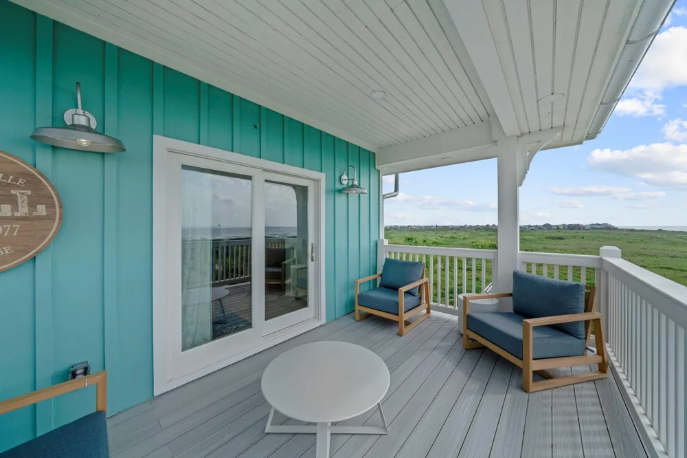 805 Bikini Street Crystal Beach, TX 77650