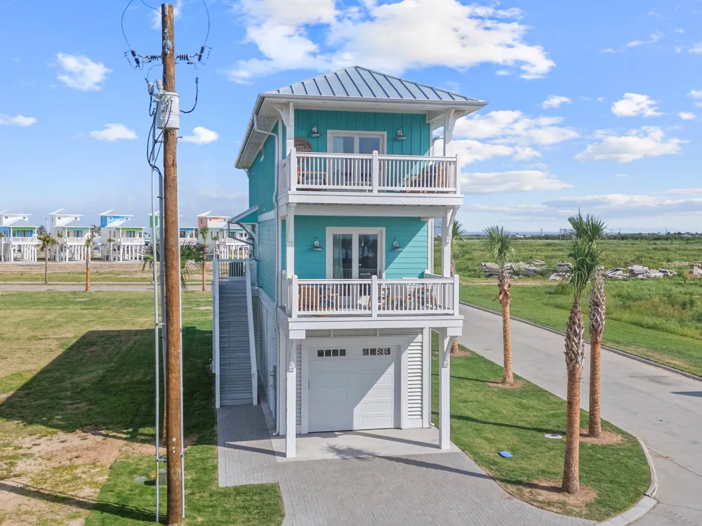805 Bikini Street Crystal Beach, TX 77650