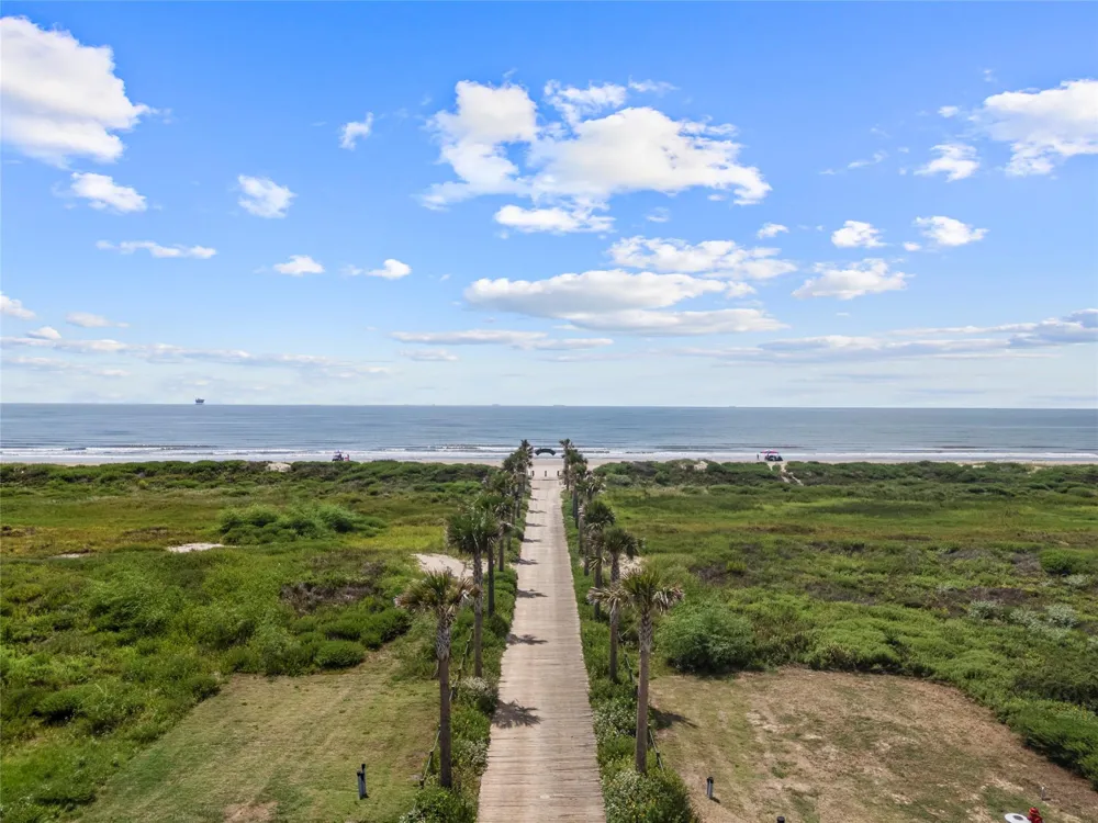 805 Bikini Street Crystal Beach, TX 77650