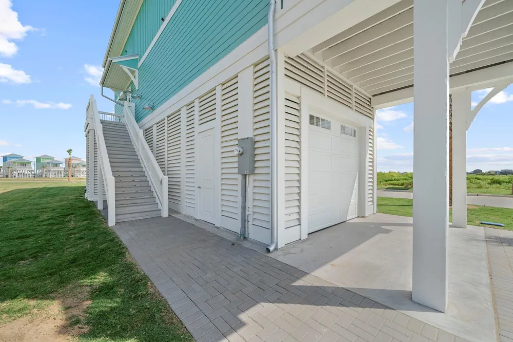 805 Bikini Street Crystal Beach, TX 77650