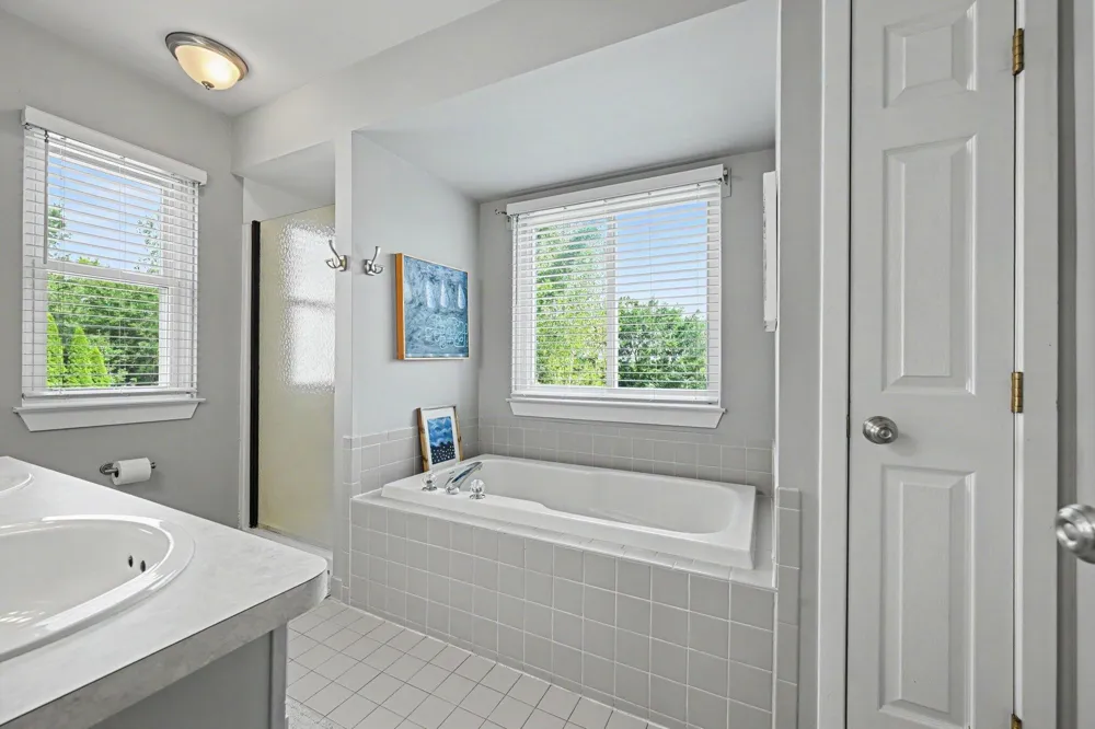 3215 Fenview Drive Ann Arbor, MI 48108