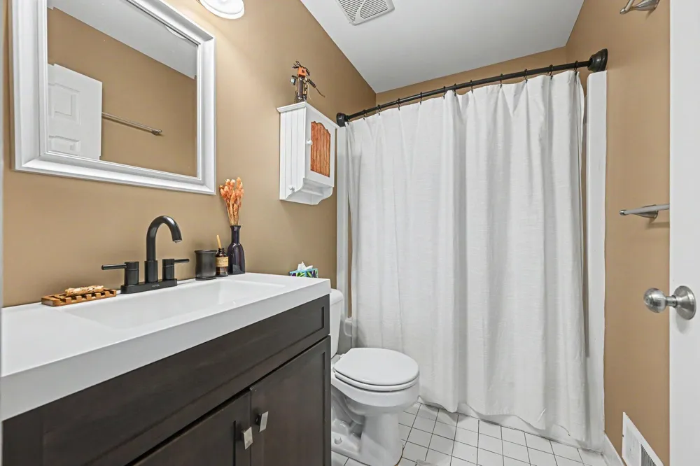 3215 Fenview Drive Ann Arbor, MI 48108