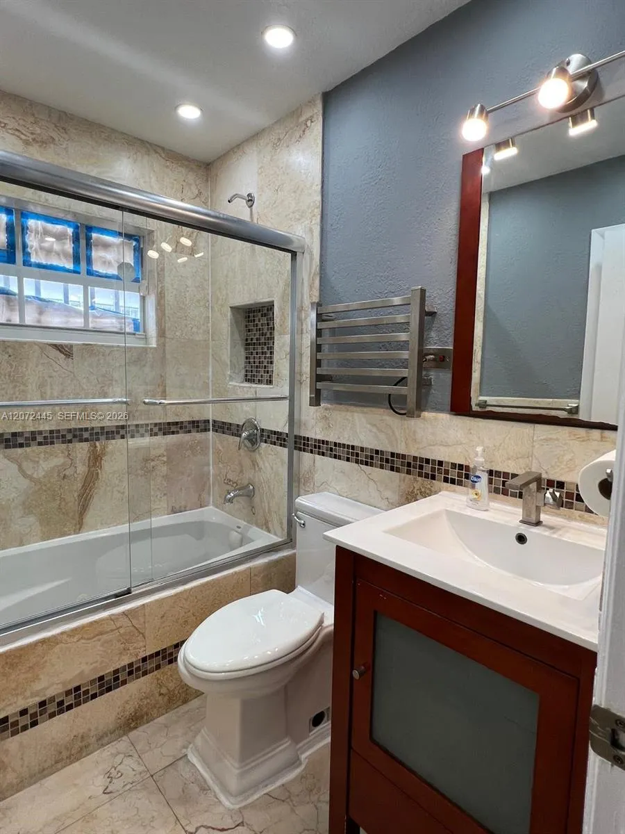 6978 W 25th Ave Hialeah, FL 33016