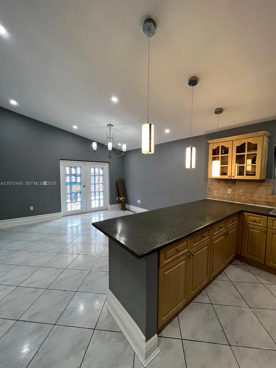 6978 W 25th Ave Hialeah, FL 33016