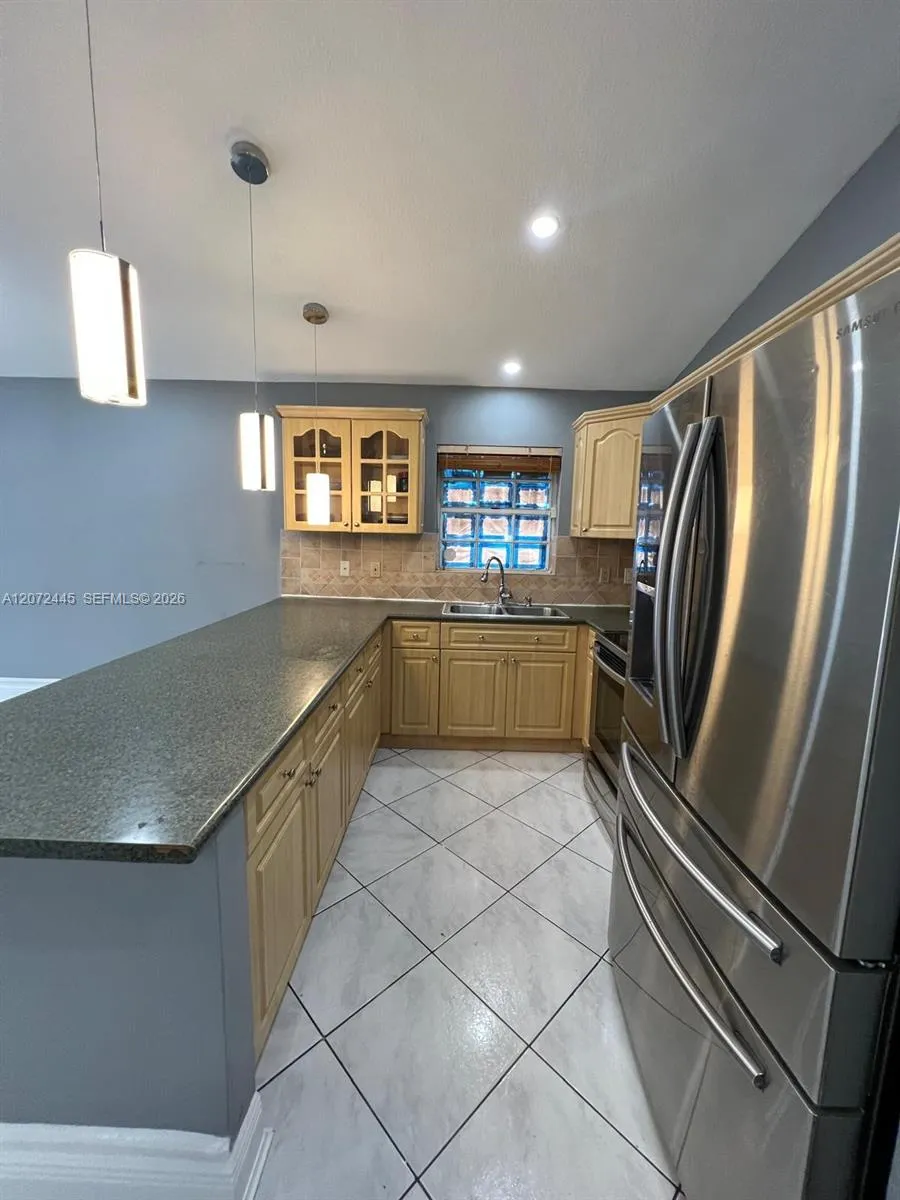 6978 W 25th Ave Hialeah, FL 33016