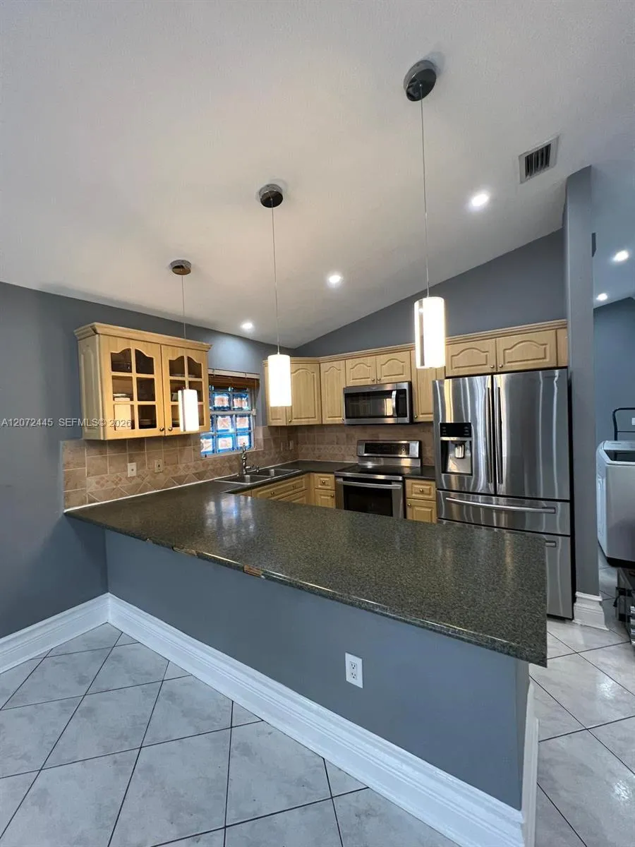 6978 W 25th Ave Hialeah, FL 33016