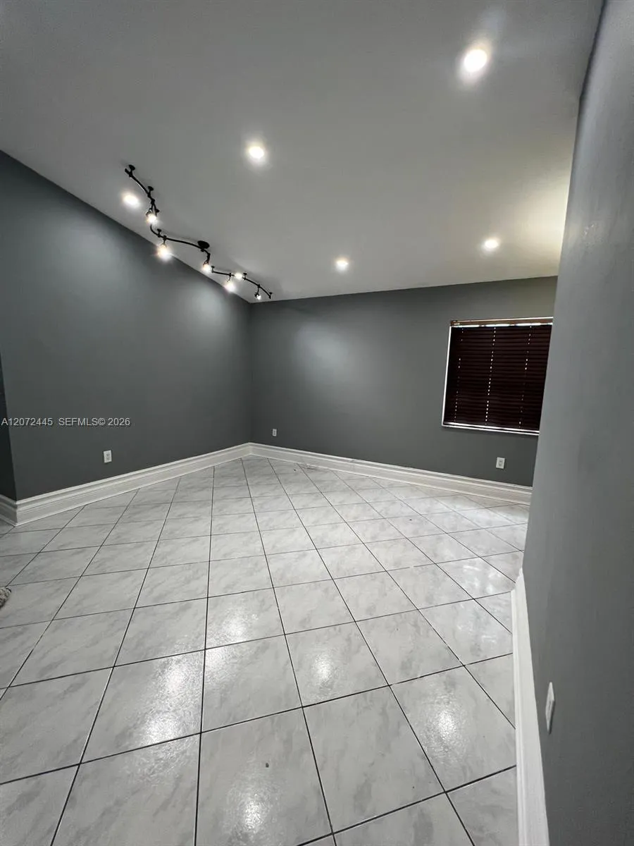 6978 W 25th Ave Hialeah, FL 33016