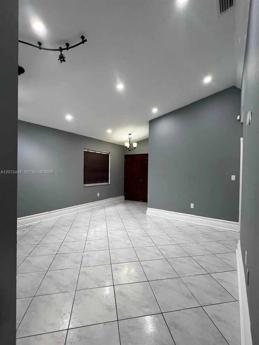 6978 W 25th Ave Hialeah, FL 33016
