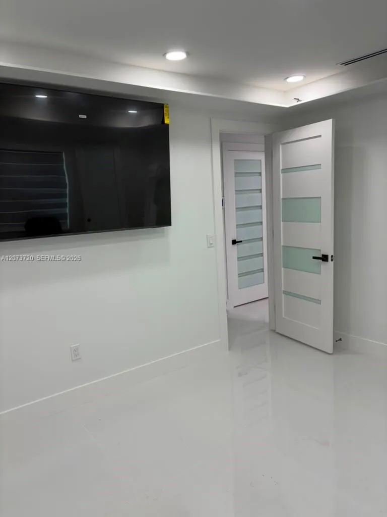 464 Minola Dr Miami Springs, FL 33166
