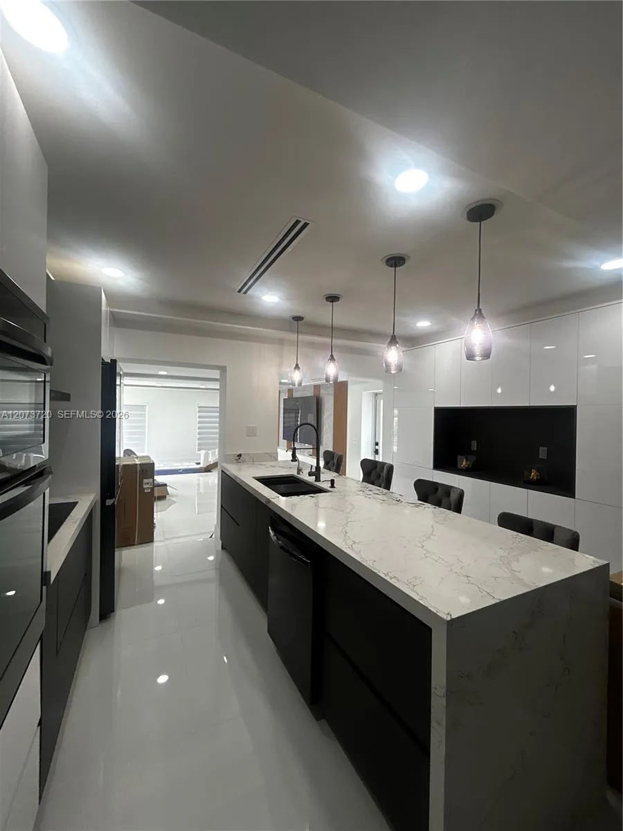 464 Minola Dr Miami Springs, FL 33166