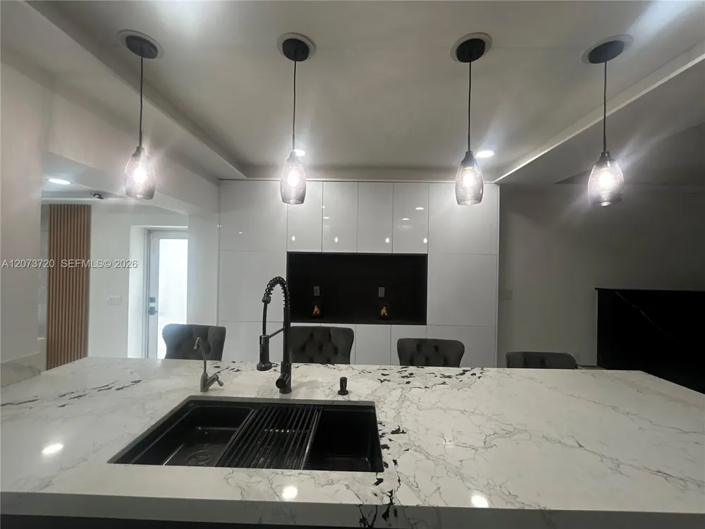 464 Minola Dr Miami Springs, FL 33166