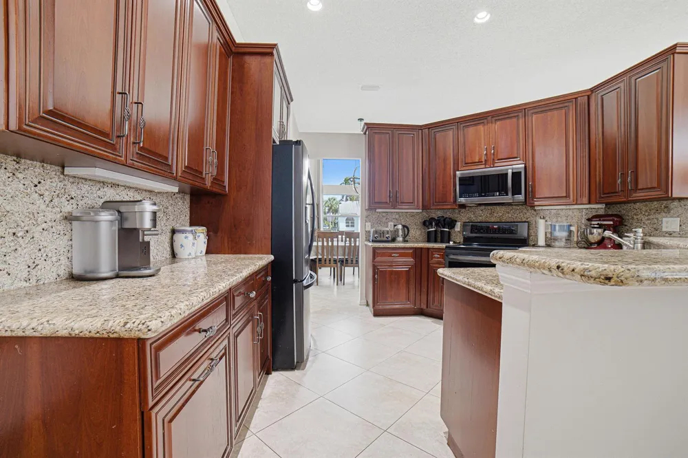10599 SAINT THOMAS DRIVE Boca Raton, FL 33498