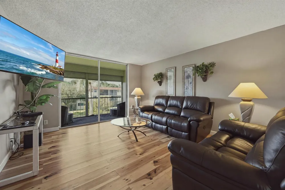 9420 S HOLLYBROOK LAKE DRIVE #304 Pembroke Pines, FL 33025