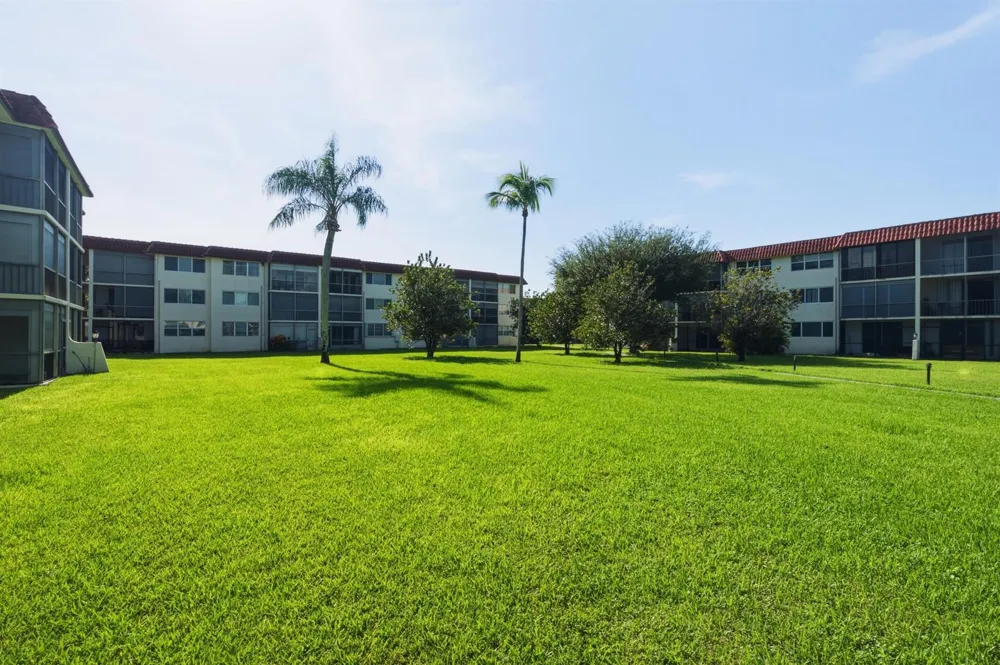 9420 S HOLLYBROOK LAKE DRIVE #304 Pembroke Pines, FL 33025