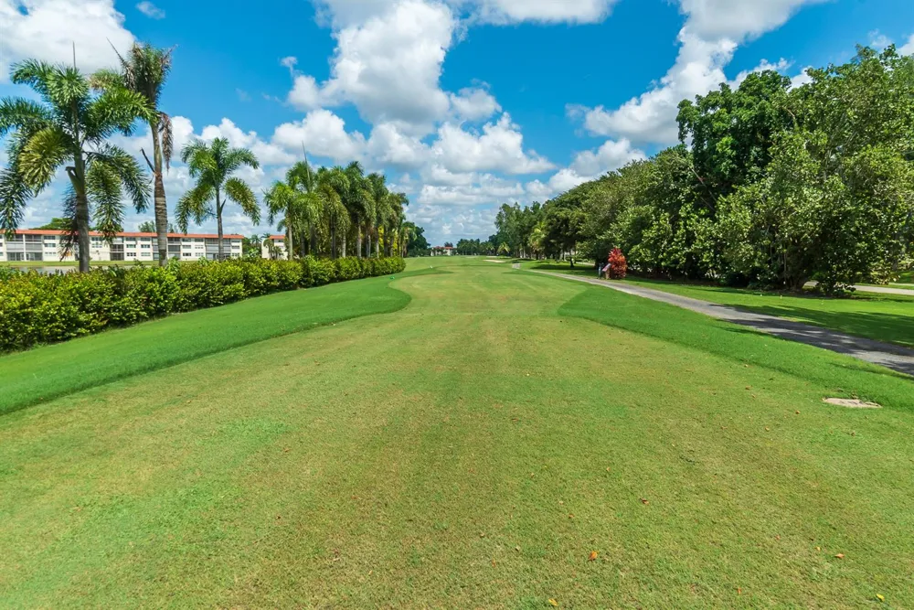 9420 S HOLLYBROOK LAKE DRIVE #304 Pembroke Pines, FL 33025