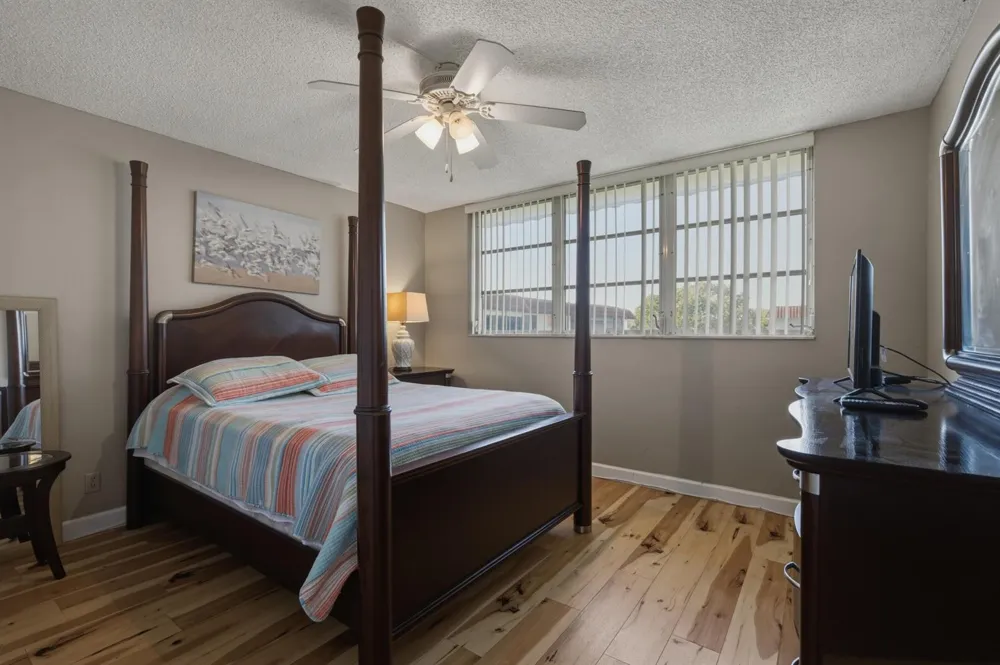 9420 S HOLLYBROOK LAKE DRIVE #304 Pembroke Pines, FL 33025