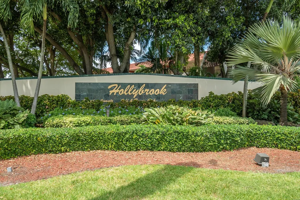 9420 S HOLLYBROOK LAKE DRIVE #304 Pembroke Pines, FL 33025