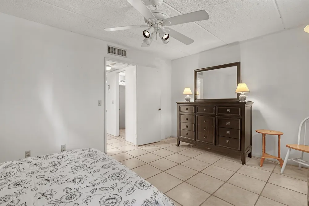 400 VILLAGE GREEN CIRCLE W #117 Palm Springs, FL 33461