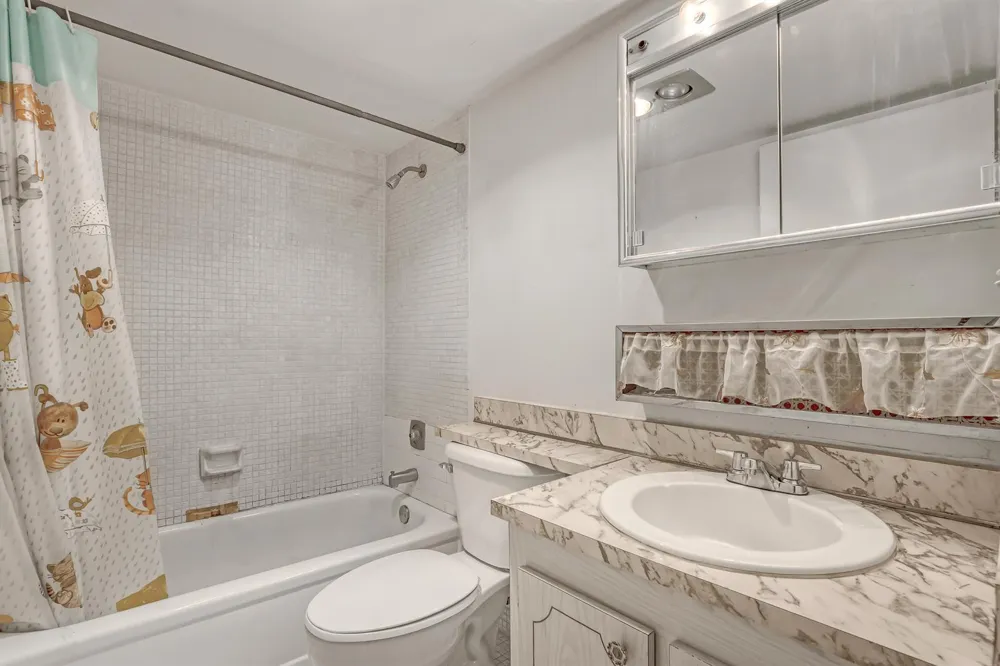 400 VILLAGE GREEN CIRCLE W #117 Palm Springs, FL 33461