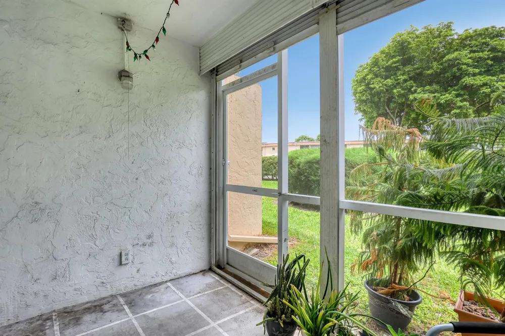 400 VILLAGE GREEN CIRCLE W #117 Palm Springs, FL 33461