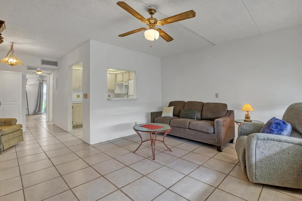 400 VILLAGE GREEN CIRCLE W #117 Palm Springs, FL 33461