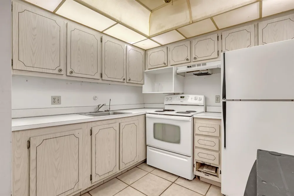 400 VILLAGE GREEN CIRCLE W #117 Palm Springs, FL 33461