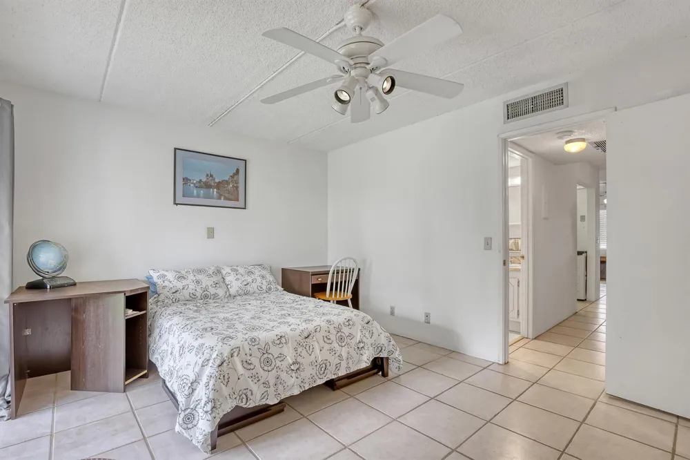 400 VILLAGE GREEN CIRCLE W #117 Palm Springs, FL 33461