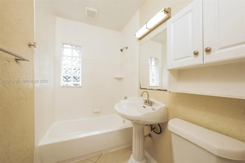 900 W Bloxham St Lantana, FL 33462